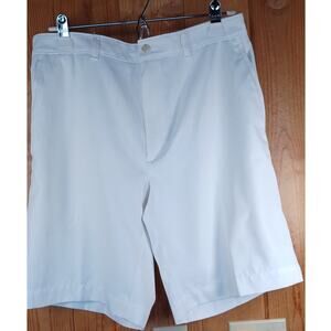 PGA TOUR Men's White Golf Shorts 32 Expandable Waist Accessory Pocket 9.5 Inseam